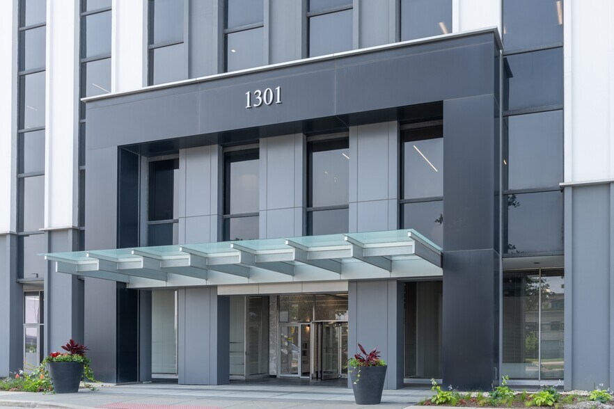 1301 W 22nd St, Oak Brook, IL à louer - Photo de l’immeuble – Image 3 sur 23