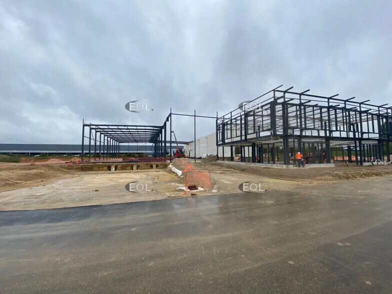 Local d’activités dans Saint-Germain-lès-Arpajon à louer - Photo de la construction – Image 3 sur 4