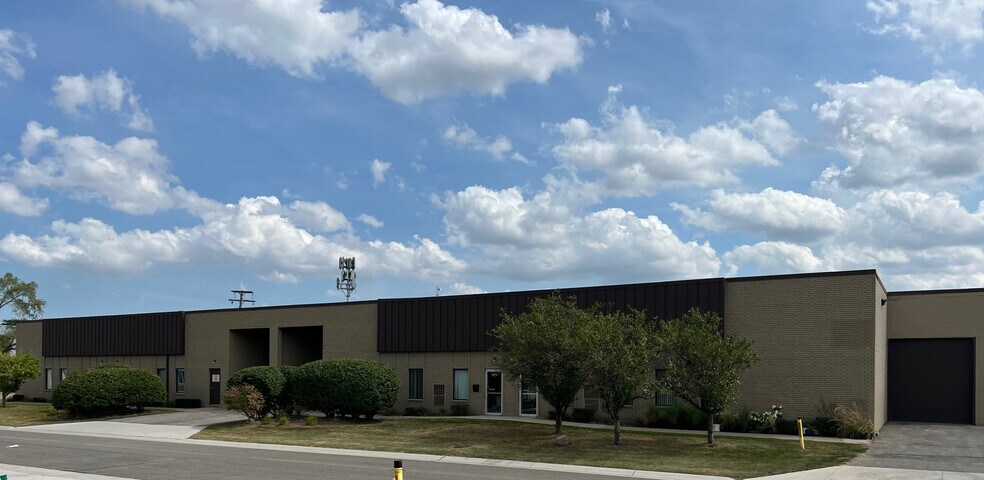 1328-1346 Wheaton Dr, Troy, MI à louer - Photo de l’immeuble – Image 2 sur 2