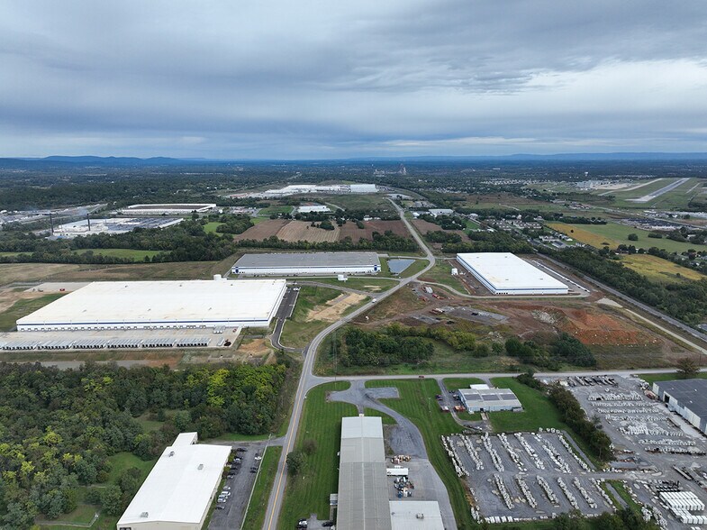 0 Development Dr, Martinsburg, WV à louer - Photo de l’immeuble – Image 1 sur 17