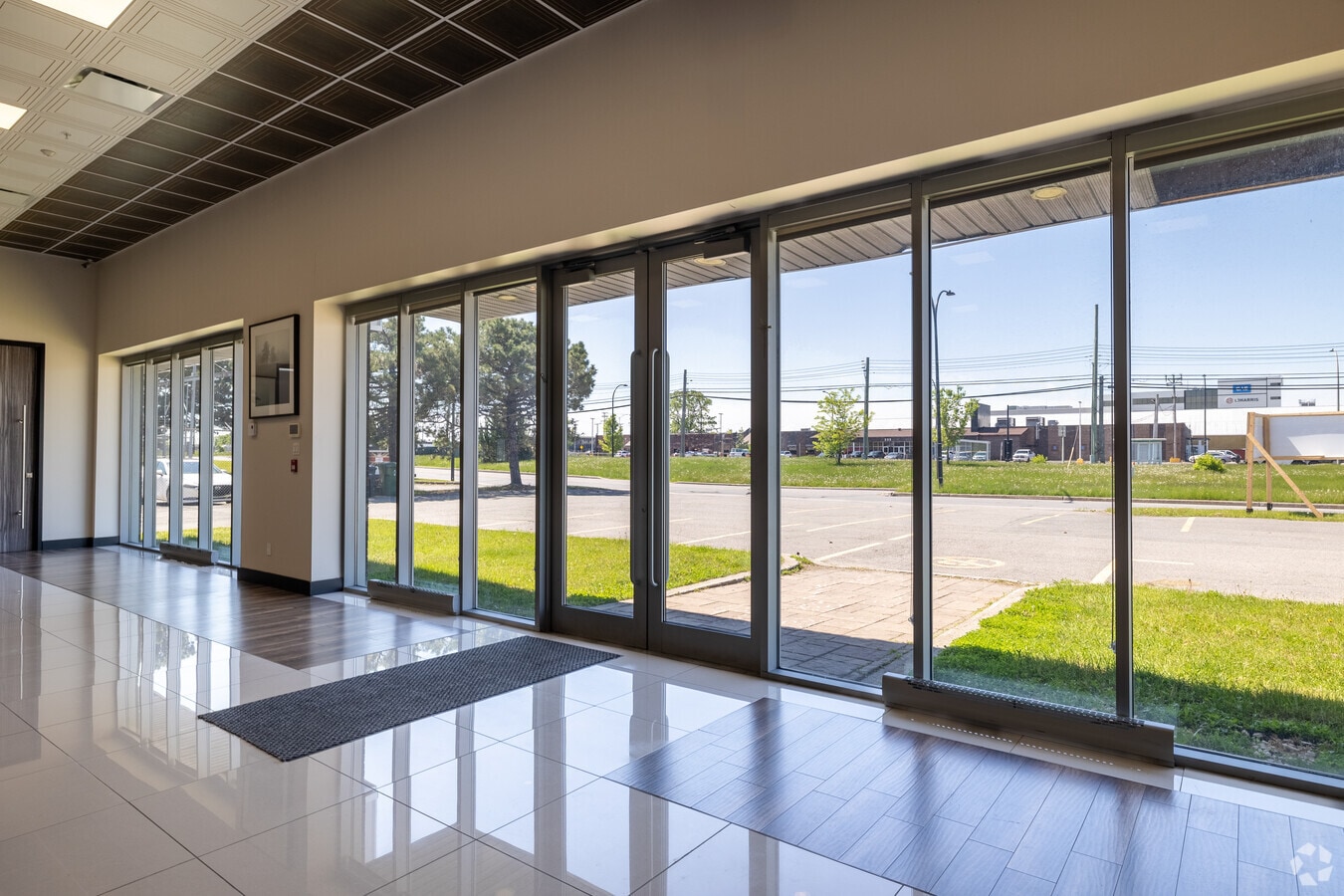 235 Montee De Liesse, Montréal, QC H4T 1P5 - Lot 235 -  - Photo intérieure - Image 1 of 10
