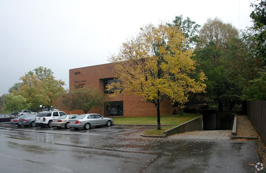 1570 Fishinger Rd, Upper Arlington, OH à louer - Photo de l’immeuble – Image 2 sur 2