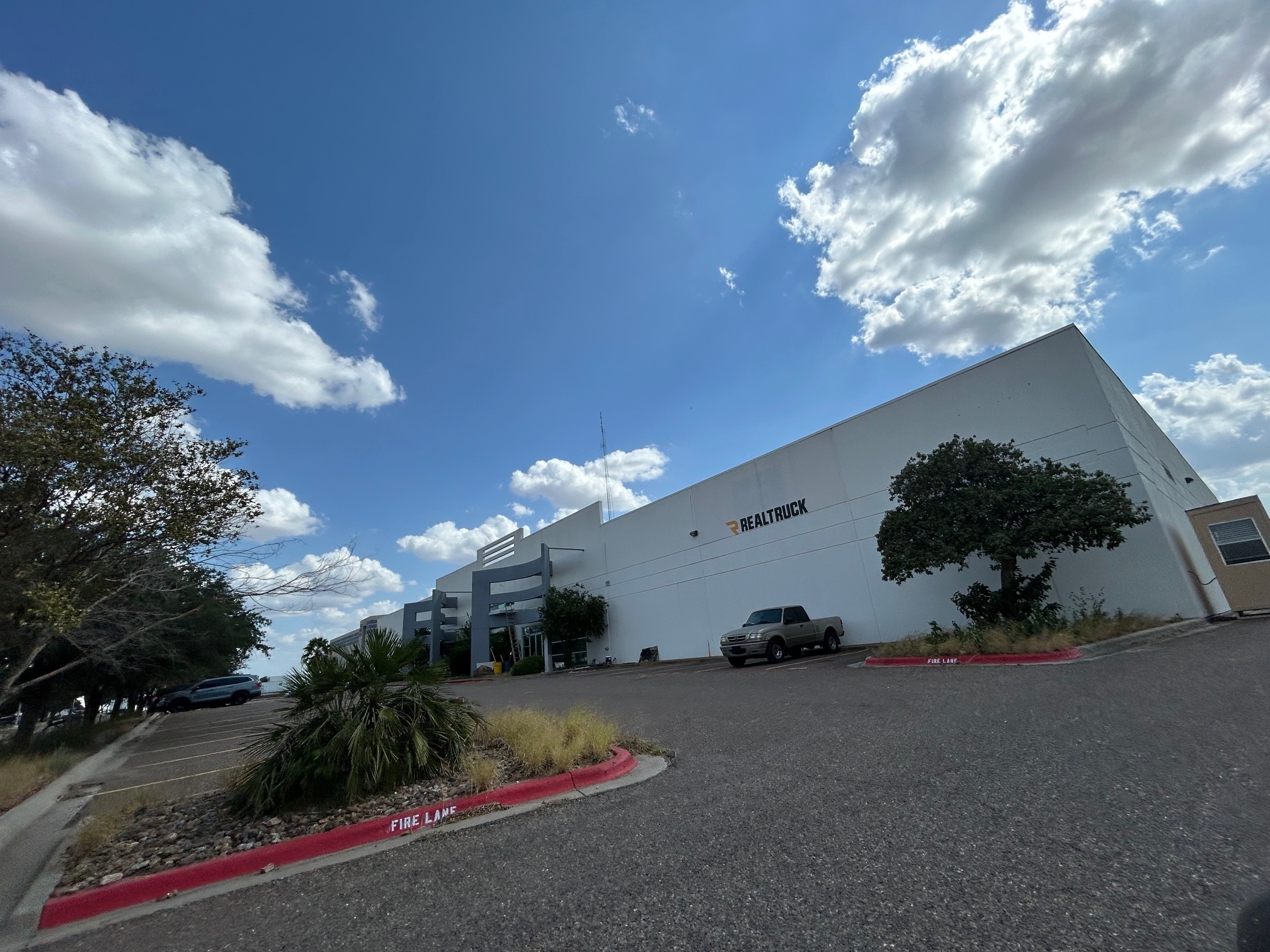 13120 Spivey Dr, Laredo, TX à louer Photo de l’immeuble– Image 1 sur 16