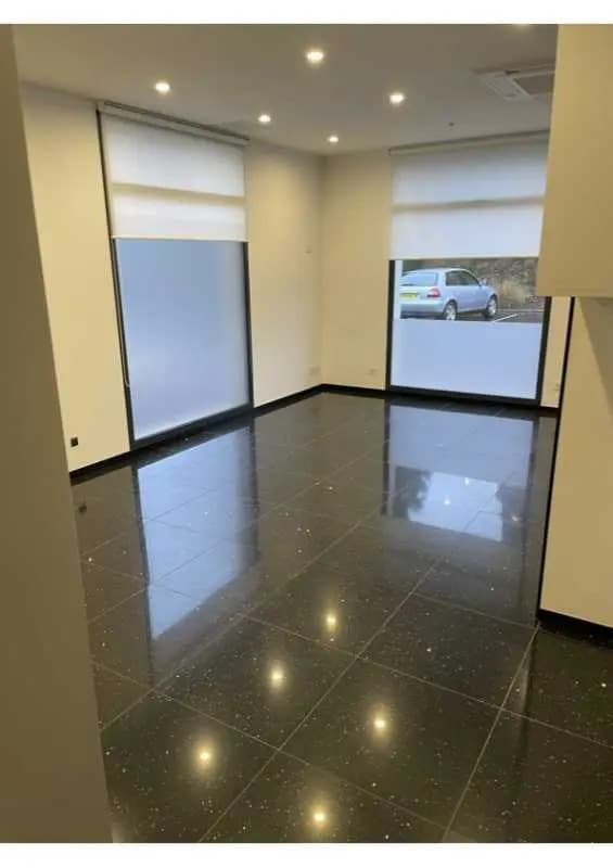 Plus de détails pour 18 Rue De La Duchesse De Chartres, Vineuil-Saint-Firmin - Local commercial à louer