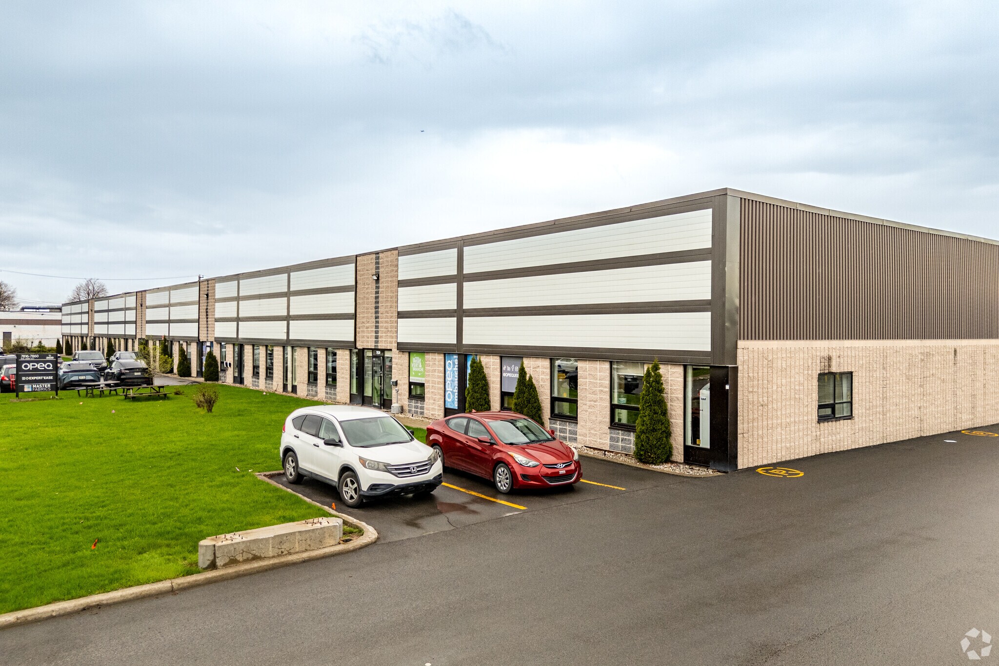 7810-7890 Rue Jarry E, Montréal, QC à louer Photo principale– Image 1 sur 4