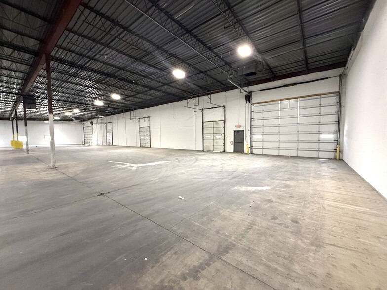990-1030 Freeway Dr N, Columbus, OH à louer - Photo de l’immeuble – Image 3 sur 13