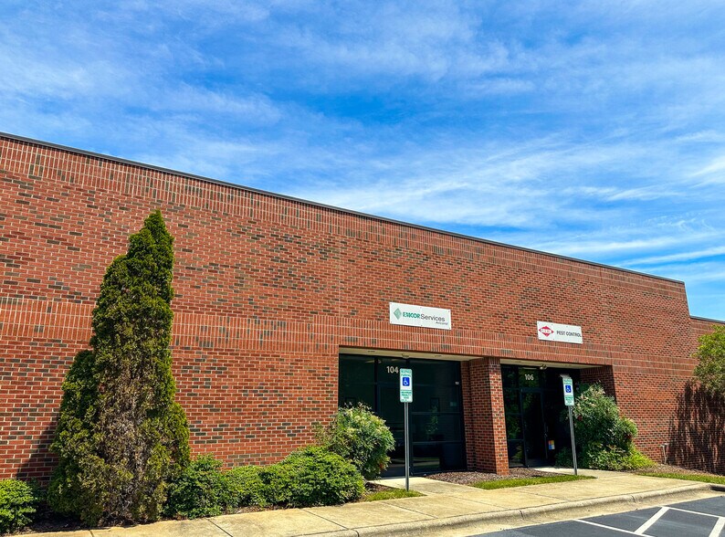 8810 Westgate Park Dr, Raleigh, NC à louer - Photo de l’immeuble – Image 1 sur 8