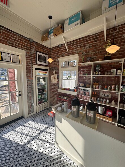 410 E 37th St, Savannah, GA à louer - Photo de l’immeuble – Image 3 sur 20