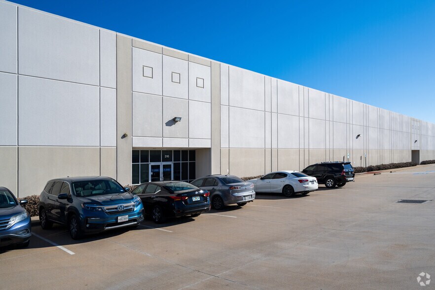 800 Railhead Rd, Fort Worth, TX à louer - Photo de l’immeuble – Image 3 sur 12