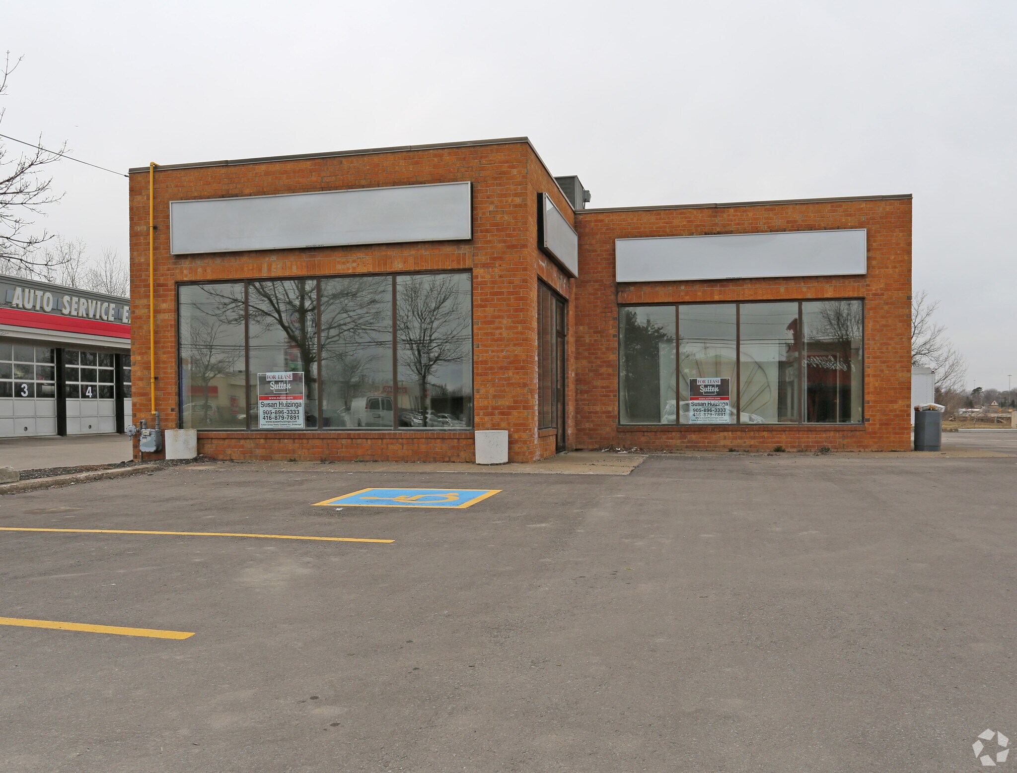 389 Ontario St, St Catharines, ON à louer Photo principale– Image 1 sur 5