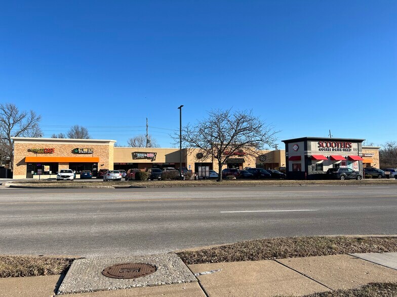 318 Mid Rivers Mall Dr, Saint Peters, MO à louer - Photo de l’immeuble – Image 3 sur 12