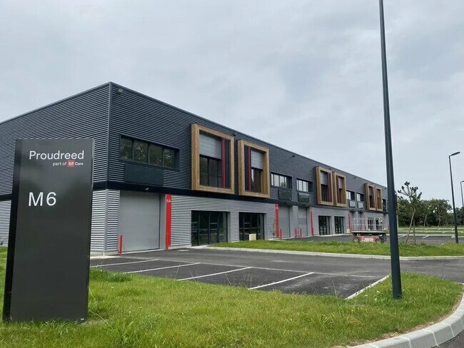 Plus de détails pour Local d'activités à louer