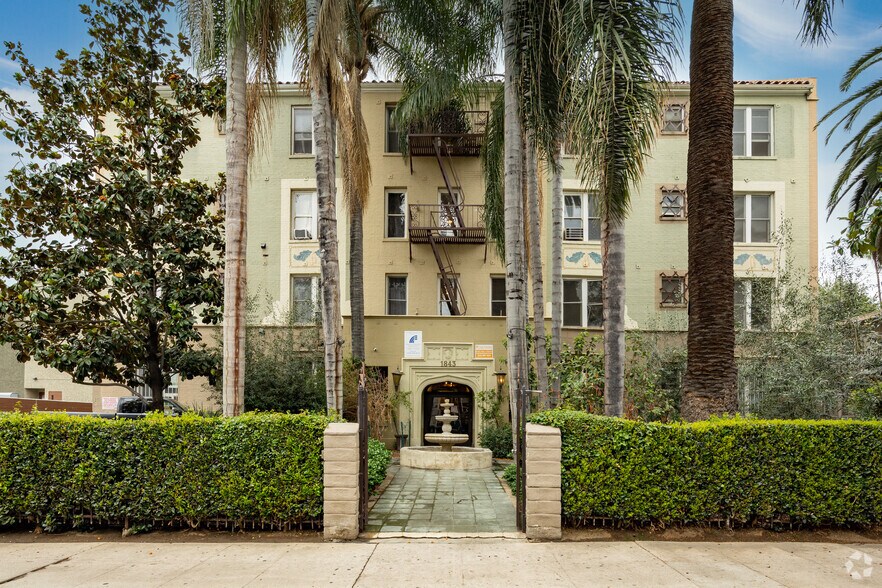 1843 N Cherokee Ave, Los Angeles, CA à vendre - Photo principale – Image 1 sur 61