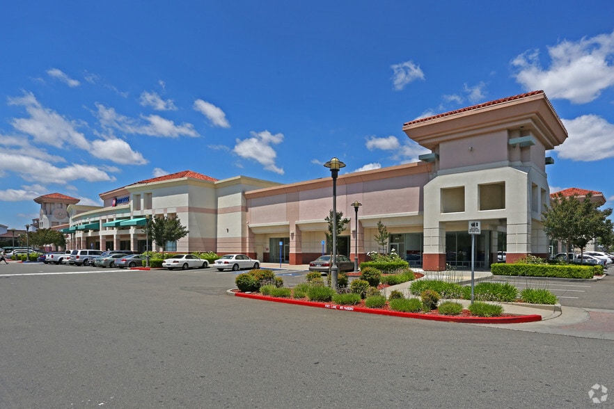8755-8785 Center Pky, Sacramento, CA à louer - Photo principale – Image 2 sur 12