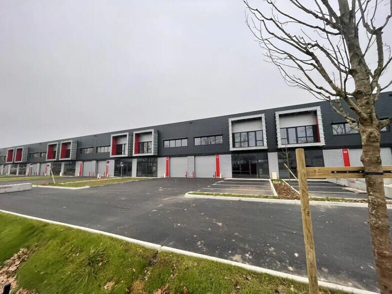 Industriel/Logistique dans Bondoufle à louer - Photo de l’immeuble – Image 1 sur 3