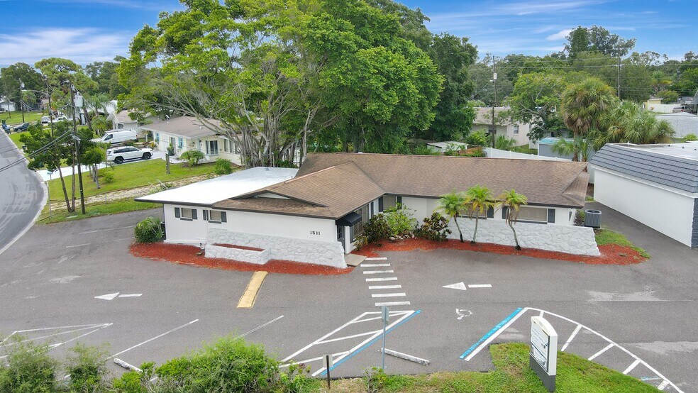 1511 Indian Rocks Rd S, Largo, FL à louer - Photo de l’immeuble – Image 1 sur 37