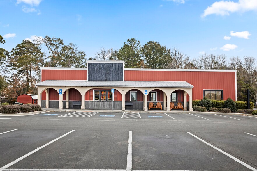 762 Veterans Pky, Hinesville, GA à vendre - Photo principale – Image 1 sur 56