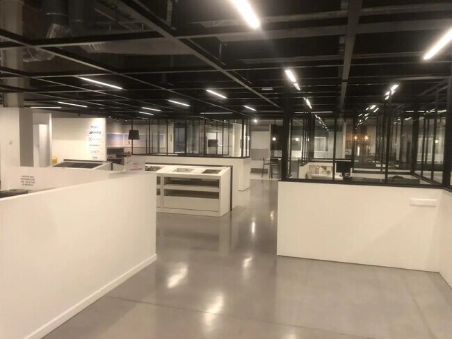 Plus de détails pour Bureau, Local d'activités à louer