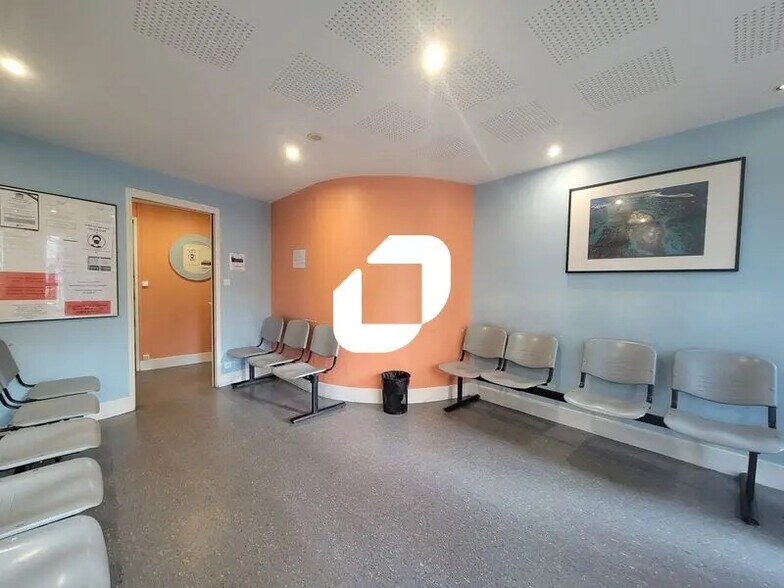 Bureau dans Viry-Châtillon à vendre - Photo de l’immeuble – Image 1 sur 16