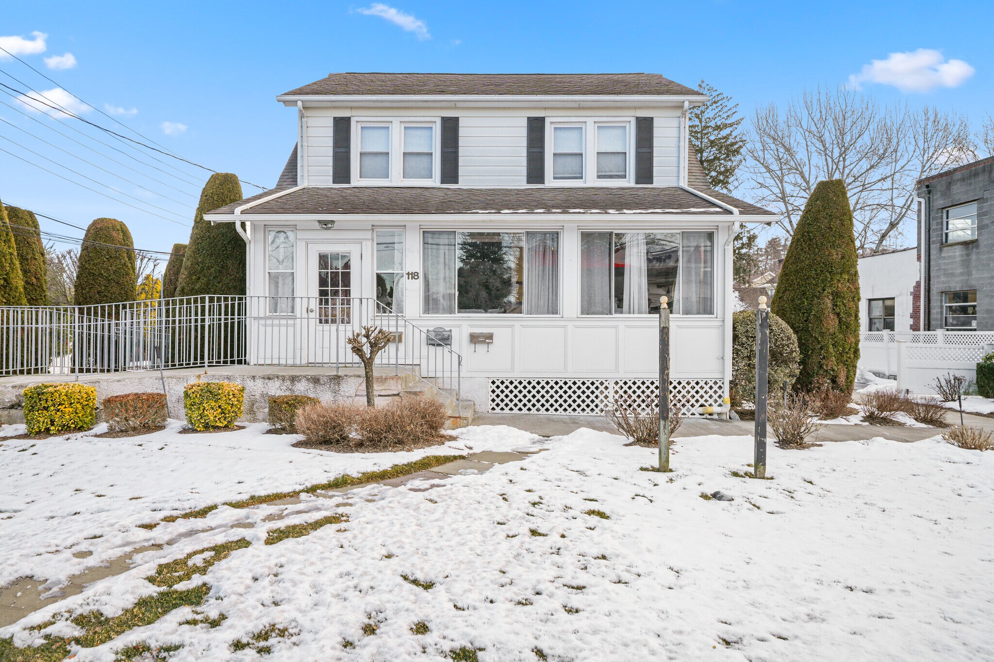 118 Columbus Ave, Valhalla, NY à louer Photo principale– Image 1 sur 15