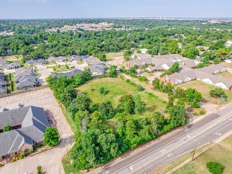 1200 E 9th St, Edmond, OK à vendre - Photo de l’immeuble – Image 2 sur 5
