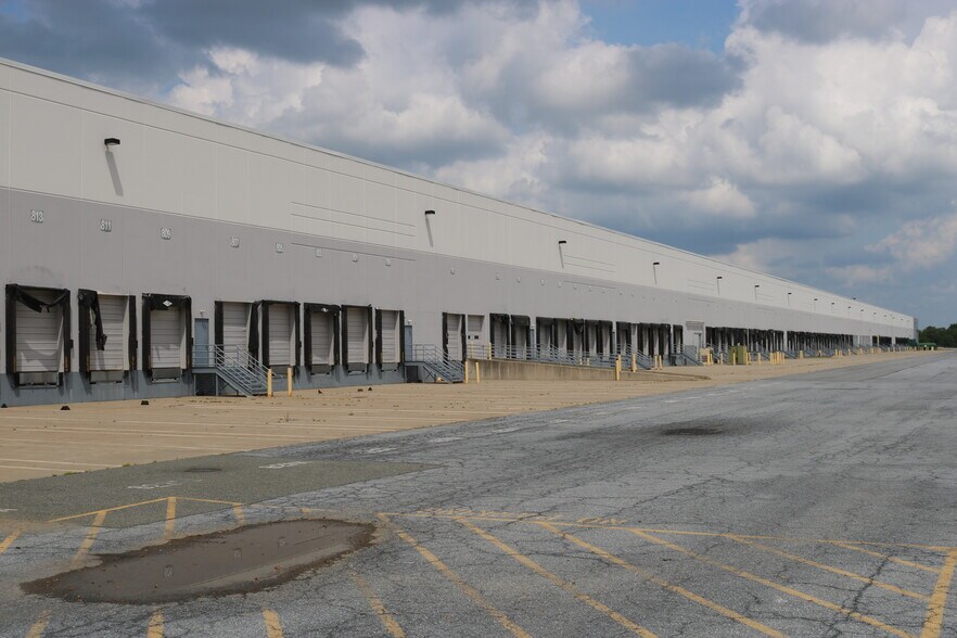 861 Nestle Way, Breinigsville, PA à louer - Photo de l’immeuble – Image 2 sur 5
