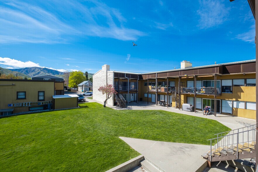 211 N Delaware Ave, Wenatchee, WA à vendre - Photo de l’immeuble – Image 2 sur 13