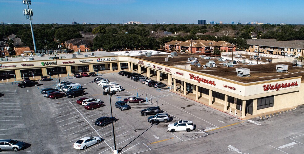 5300 N Braeswood Blvd, Houston, TX à louer - Photo de l’immeuble – Image 1 sur 9