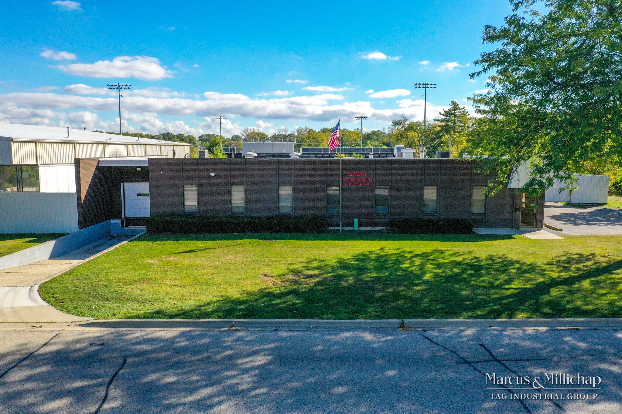 675 Sunset Dr, Round Lake, IL à vendre Photo de l’immeuble– Image 1 sur 7