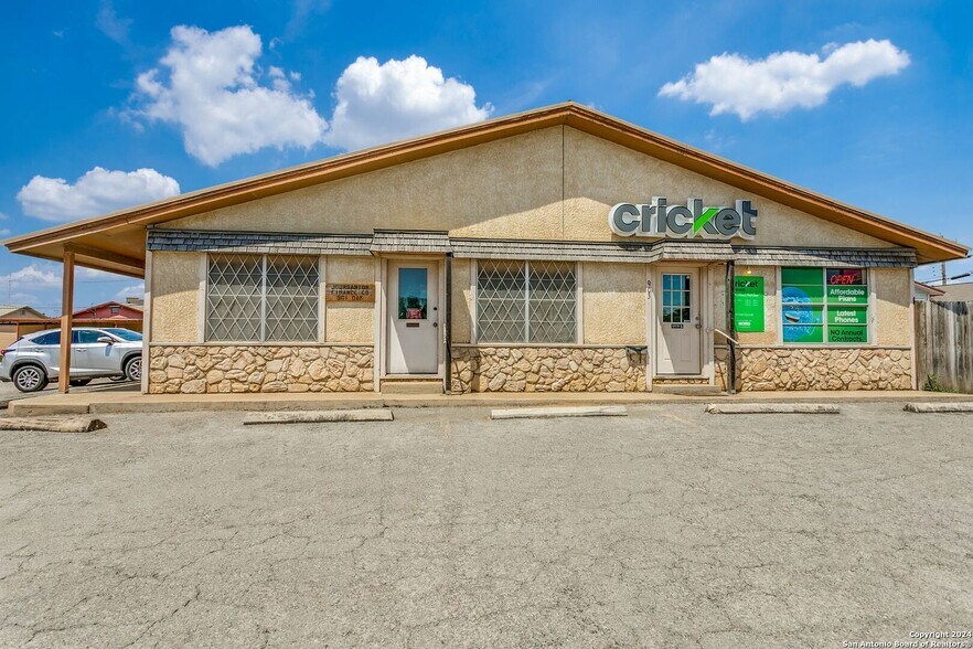 901 Oak St, Jourdanton, TX à vendre - Photo de l’immeuble – Image 1 sur 19