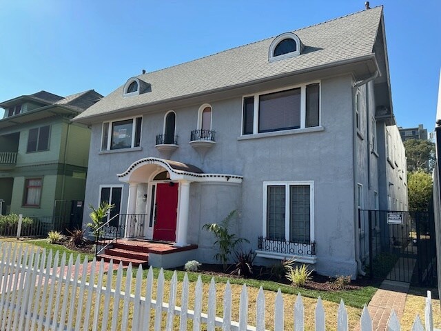 1025 Locust Ave, Long Beach, CA à vendre - Photo de l’immeuble – Image 3 sur 26