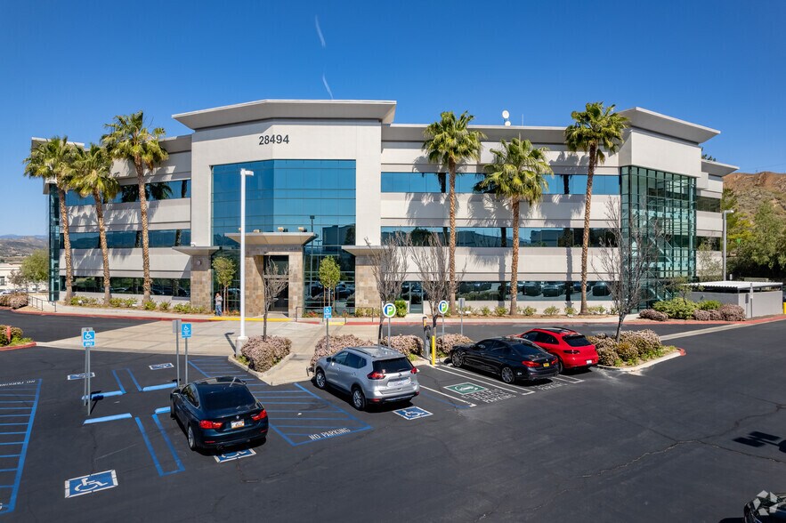 28494 westinghouse Pl, Valencia, CA à louer - Photo de l’immeuble – Image 3 sur 21