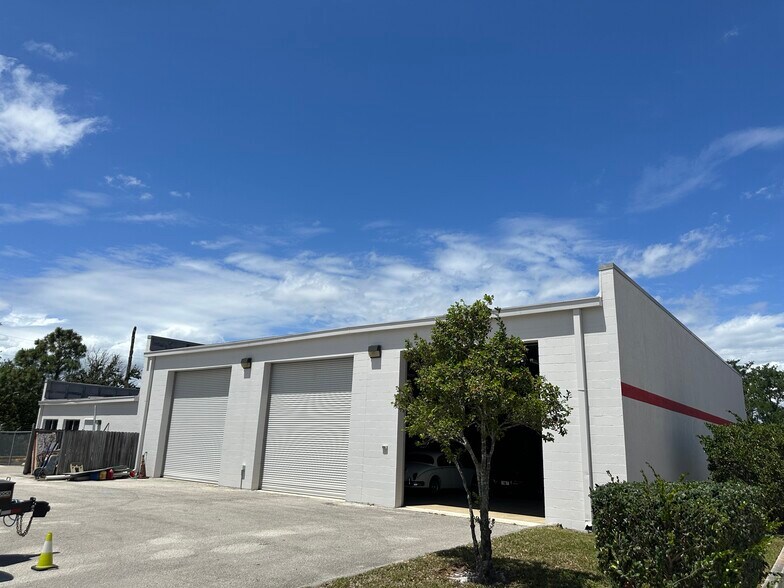 3350 122nd Ave N, Clearwater, FL à louer - Photo de l’immeuble – Image 3 sur 4