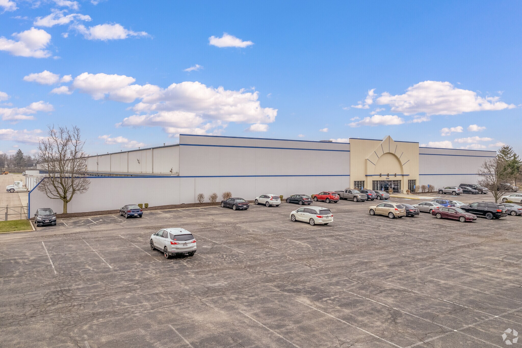 1340 E Dayton Yellow Springs Rd, Fairborn, OH à louer Photo principale– Image 1 sur 13