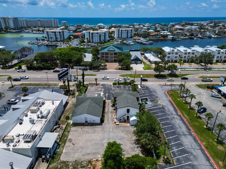 725 Harbor Blvd E, Destin, FL à vendre - Aérien – Image 3 sur 13