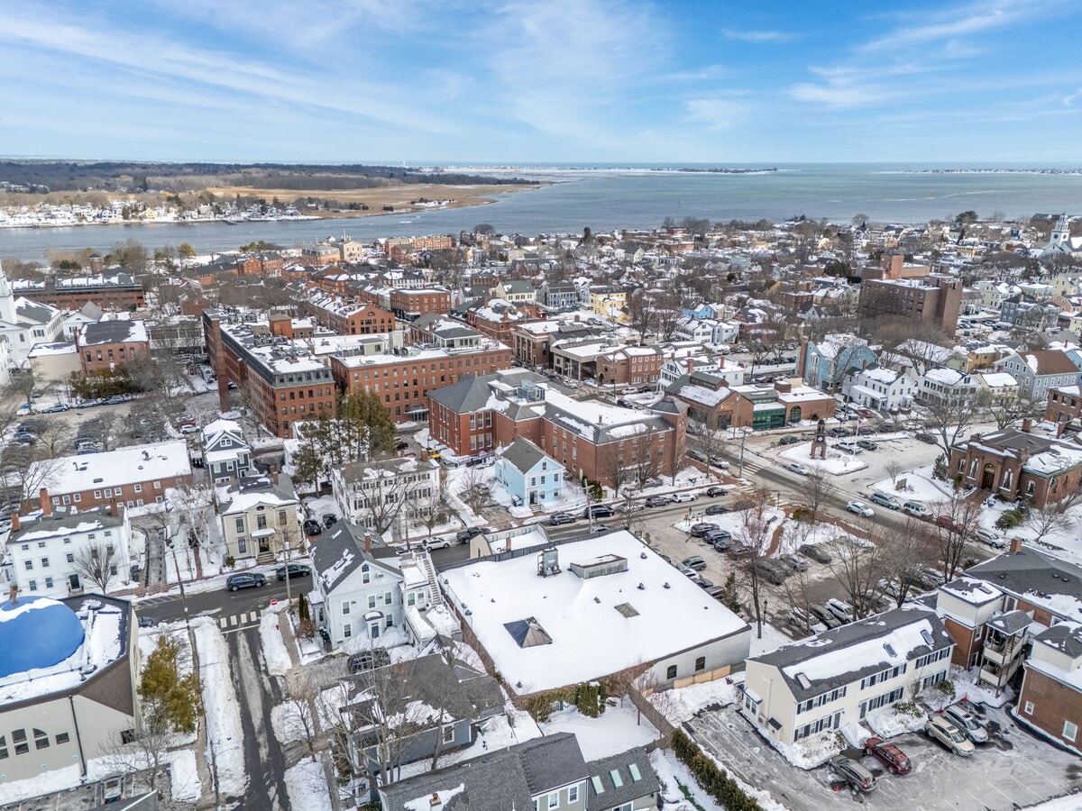 1 Harris St, Newburyport, MA 01950 - Lot 5 -  - Photo intérieure - Image 2 of 21