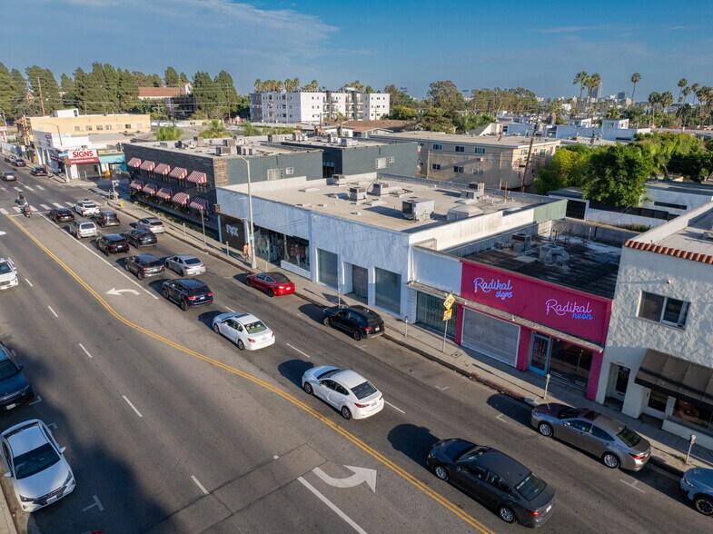 7970-7972 Melrose Ave, Los Angeles, CA à louer - Photo de l’immeuble – Image 3 sur 4