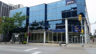 245 Ouellette Ave, Windsor, ON à louer - Photo principale – Image 1 sur 14