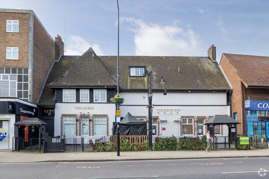 64-68 High St, Hornchurch à vendre - Photo principale – Image 1 sur 8