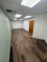 5205 N Ironwood Ln, Milwaukee, WI à louer Photo intérieure– Image 2 sur 6