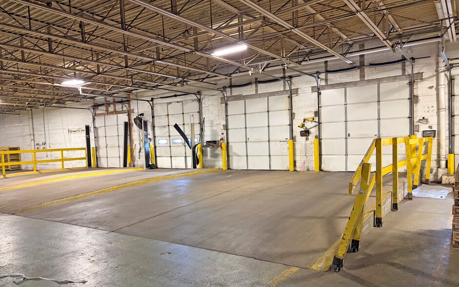 3301 S Dort Hwy, Flint, MI à louer - Photo intérieure – Image 2 sur 6