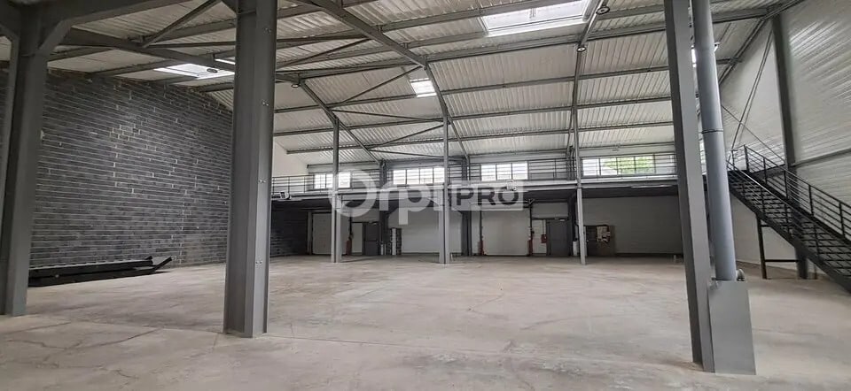 Local d’activités dans Pau à louer - Photo de l’immeuble – Image 2 sur 11