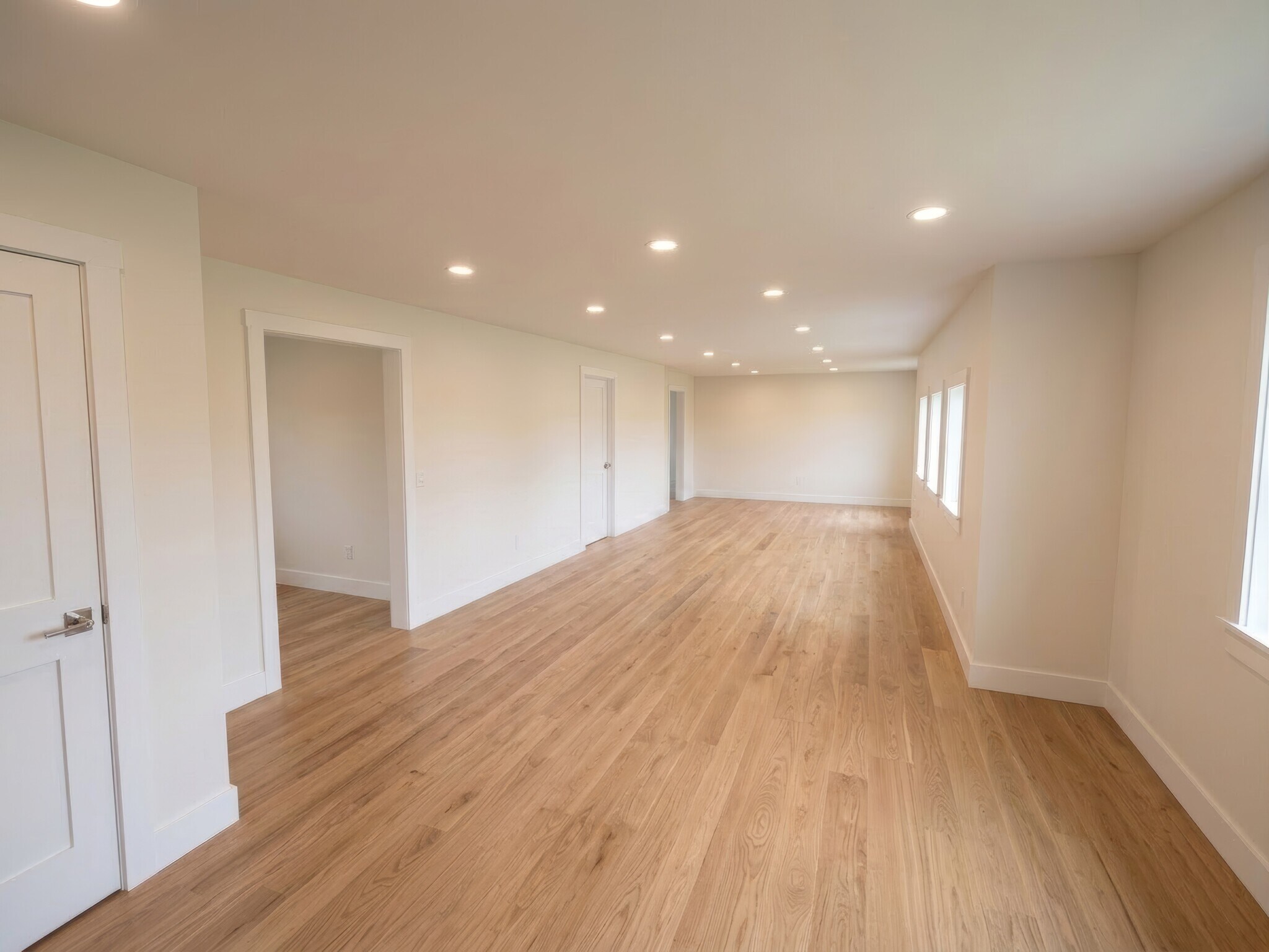 32 Chichester Ave, Center Moriches, NY à louer Photo de l’immeuble– Image 1 sur 4