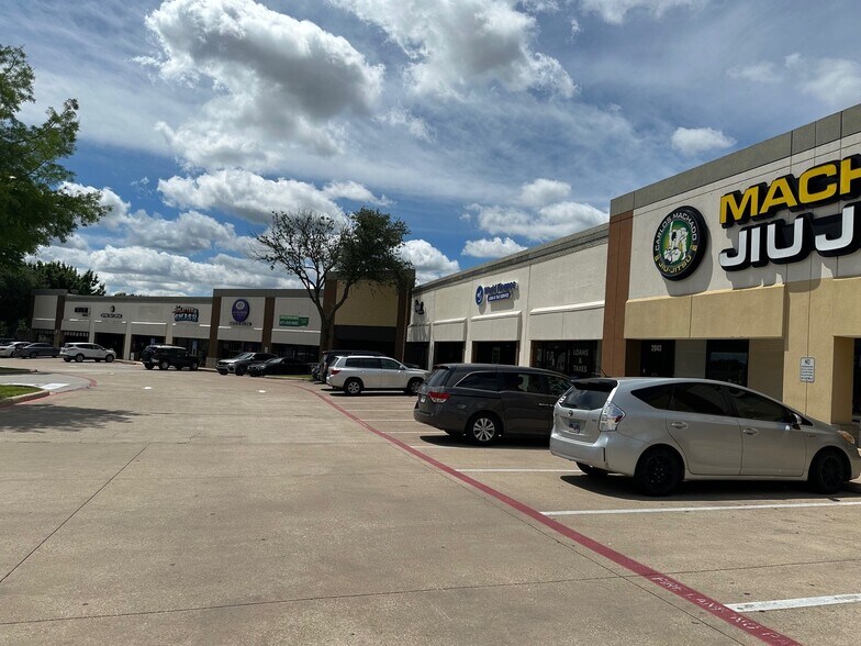 2801-2853 Central Dr, Bedford, TX à louer - Photo de l’immeuble – Image 3 sur 10