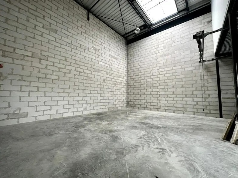 Local d’activités dans Poissy à louer - Photo intérieure – Image 3 sur 5