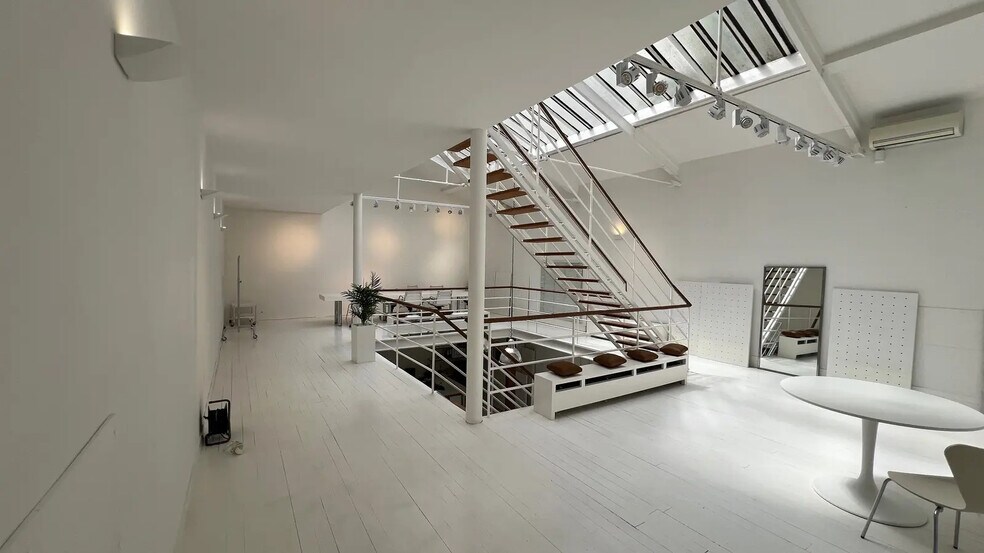 Local commercial dans Paris à vendre - Photo de l’immeuble – Image 3 sur 10