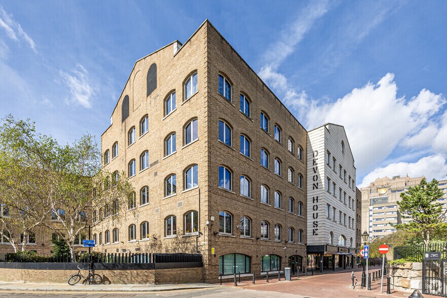 58 St. Katharines Way, Londres à louer - Photo principale – Image 1 sur 10