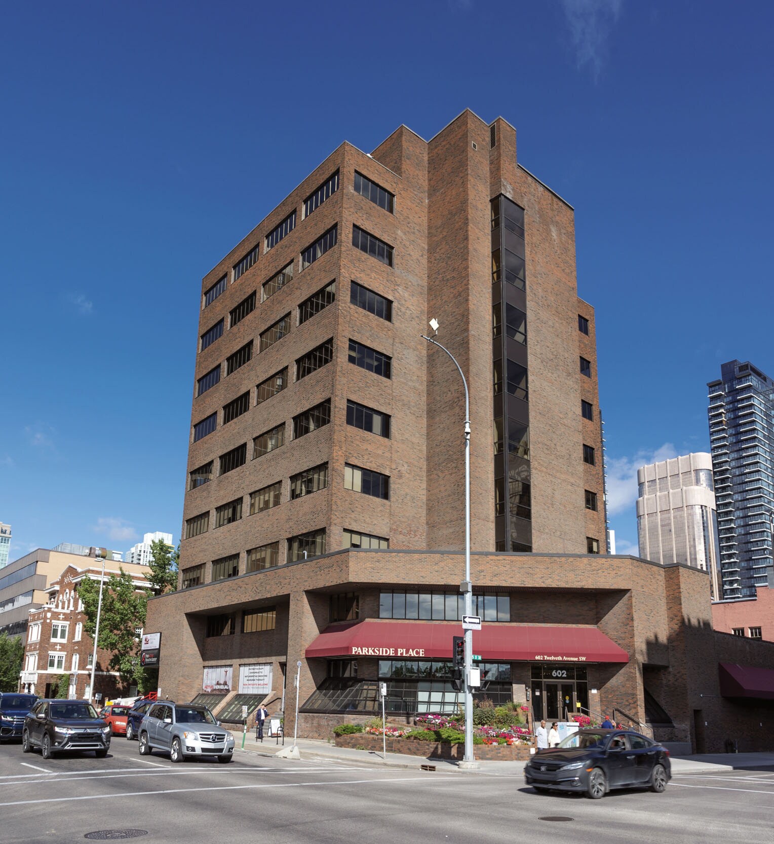 602 12th Ave SW, Calgary, AB à louer Photo de l’immeuble– Image 1 sur 7