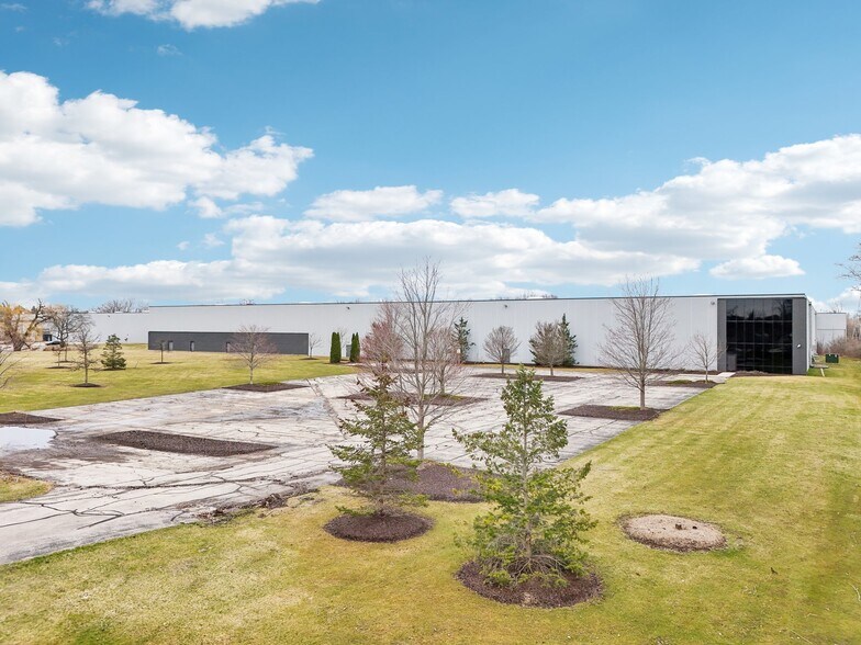 5201-5401 W Donges Bay Rd, Mequon, WI à louer - Photo de l’immeuble – Image 3 sur 11
