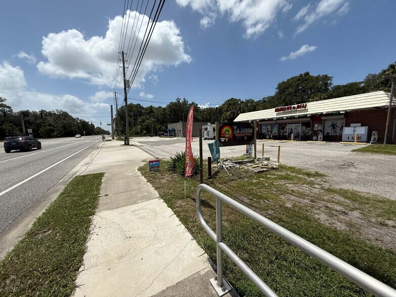 2534 N Spring Garden Ave, Deland, FL à louer - Photo de l’immeuble – Image 3 sur 5